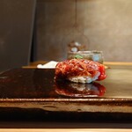 鮨 三心 - ニタリクジラ(軽く漬け)