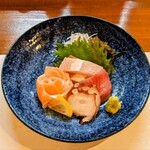 創作 こう - 季節の刺身3種（サービスで4種になっています）