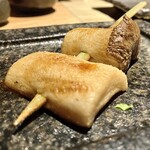 純・懐石焼鳥 串焼ちゃぼ蔵 - 「焼鳥コース（税込￥3,300）」【焼物】おまかせ七本の《えりんぎ》の1本のアップ…