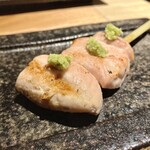 純・懐石焼鳥 串焼ちゃぼ蔵 - 「焼鳥コース（税込￥3,300）」【焼物】おまかせ七本の《ささみ(しお)》の1本のアップ…