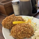 秀子 - カキフライ　卓上のソースボトルくらいある！？