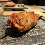純・懐石焼鳥 串焼ちゃぼ蔵 - 「焼鳥コース（税込￥3,300）」【焼物】おまかせ七本の《つくね(たれ)》の1本のアップ…