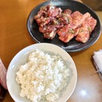 長浜豚骨まるえいラーメン - ご飯は大盛りね