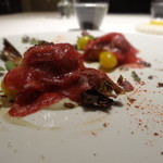 レフェルヴェソンス - とっても寒い日～
      　鱈の白子のポワレと桜肉のクリュ、長葱のピュレ、芽キャベツ、銀杏、ピモンデスプレット、紫キャベツ