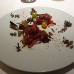 レフェルヴェソンス - とっても寒い日～
      　鱈の白子のポワレと桜肉のクリュ、長葱のピュレ、芽キャベツ、銀杏、ピモンデスプレット、紫キャベツ