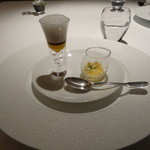 レフェルヴェソンス - アミューズブッシュ
      　香箱蟹、人参、オレンジを2口で