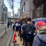 サル食堂 - 平日12時の行列具合