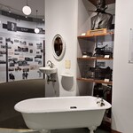 富士屋ホテル - ホテルミュージアム。昔の調度品や資料が充実していて楽しい。デスクで書籍類を読む事もできる。