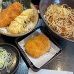 ゆで太郎 - 料理写真:得ランチ(金曜)+クーポンでコロッケ そばには赤鬼と天かす