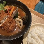 キッチン グリズリー - 三元豚ロースカツのスープカレー　
      ライスＭ