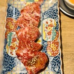 焼肉 ホルモン 明大前肉流通センター - カルビ？