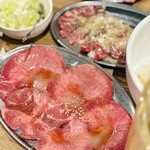 焼肉 ホルモン 明大前肉流通センター - タンとなんだろ