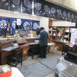 Nishidaya - 小さなお店ですが次から次へとお客さんが絶えません。