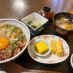 割烹 銀波 - 本日の定食 マグロとヒラメの漬け丼