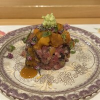 割烹 一楓 - 本鮪と和牛の生ウニのタルタル、ウニの黄身醤油