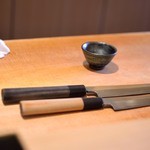 鮨 おとわ - 庖丁（はうちやう）のある漬場（つけば）