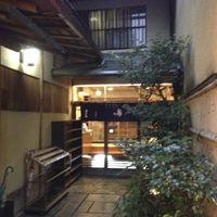 モリタ屋 木屋町店 - 小路を歩いていくと奥に店が見える