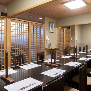 接待などに個室をご利用いただけます。
