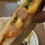 ラフ&タフ コーヒースタンド - クアトロサンド（断面）