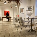 フエ° - 絵画を眺めるまるさん