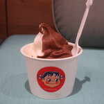 不二家 - 料理写真:ミックスソフトクリーム カップ