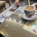 龍城冰室 - 箸、フォークはテーブルの横に引き出しの中に