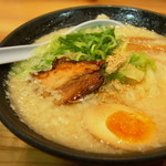 むさし - とんこつパイタン（スーパーこってり）豚骨と帆立のＷスープ。