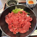 王様のまぐろ食堂 - 塊を広げてみた