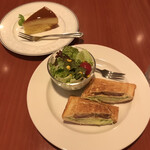 331777938 - チキンホットプレスサンド、プリンケーキ