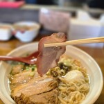 はりけんラーメン - もう一種のバラと思われるチャーシューは手ブレしていたので掲載不可でした。