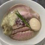 宍道湖しじみ中華蕎麦 琥珀 - 玉ねぎが結構多い