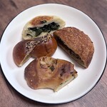 ベッカライサカツジ - おやき　カレーパン　青唐辛子エリンギ　おさつあんぱん