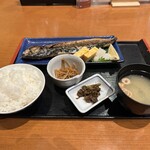 海鮮茶屋 一鮮 - 【2025.12.2(火)】焼魚定食（鯖の一夜干し＋ご飯＋味噌汁＋漬物＋小鉢）990円→890円