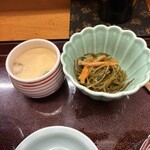 寿司御食事処 まきば - 茶碗蒸し、昆布のおひたし