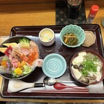 寿司御食事処 まきば - 極上海鮮丼、アラ汁、茶碗蒸し、昆布の佃煮