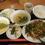台南担仔麺 - 青椒肉絲\750-→￥500-