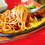 スパゲッ亭チャオ - 麺は太めのモッチリした、所謂ロメスパです。鉄板に卵敷きも懐かし系です。