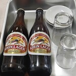 ホワイト餃子店 野田本店 - まずは瓶ビール2本