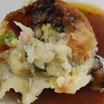 ホワイト餃子店 - 餃子の中身はこんな感じ。おいしい