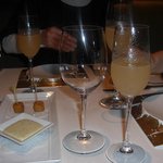 メゾン ポール・ボキューズ - 食前酒とアミューズブーシュの豚足コロッケ