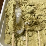 三井寺力餅本家 - 持ち上げた感じ