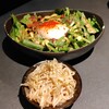 博多串焼きよかろうもん - コースのよかろうもんサラダとおすすめの逸品のもやしナムル