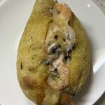 パン・ドゥ・マルシェ - エビと和風サラダのカレーサンド