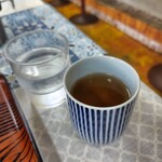 お食事の店 味楽 - 途中で頂いた麦茶（温）｡