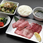 焼肉チャンピオン  - タン・カルビ・ロース３種盛り御膳