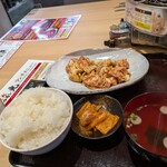 焼肉ホルモン光 - 料理写真:烏龍茶も無料