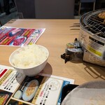 焼肉ホルモン光 - おかわりのライス中