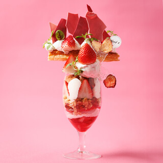 栃木県産いちごとパート・ブリゼのルビーパフェ