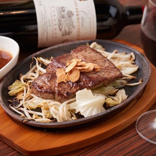 こだわりの沖縄料理や絶品テンダーロインステーキ♪