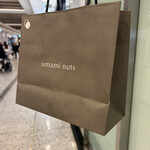 umami nuts  - お店の紙袋。